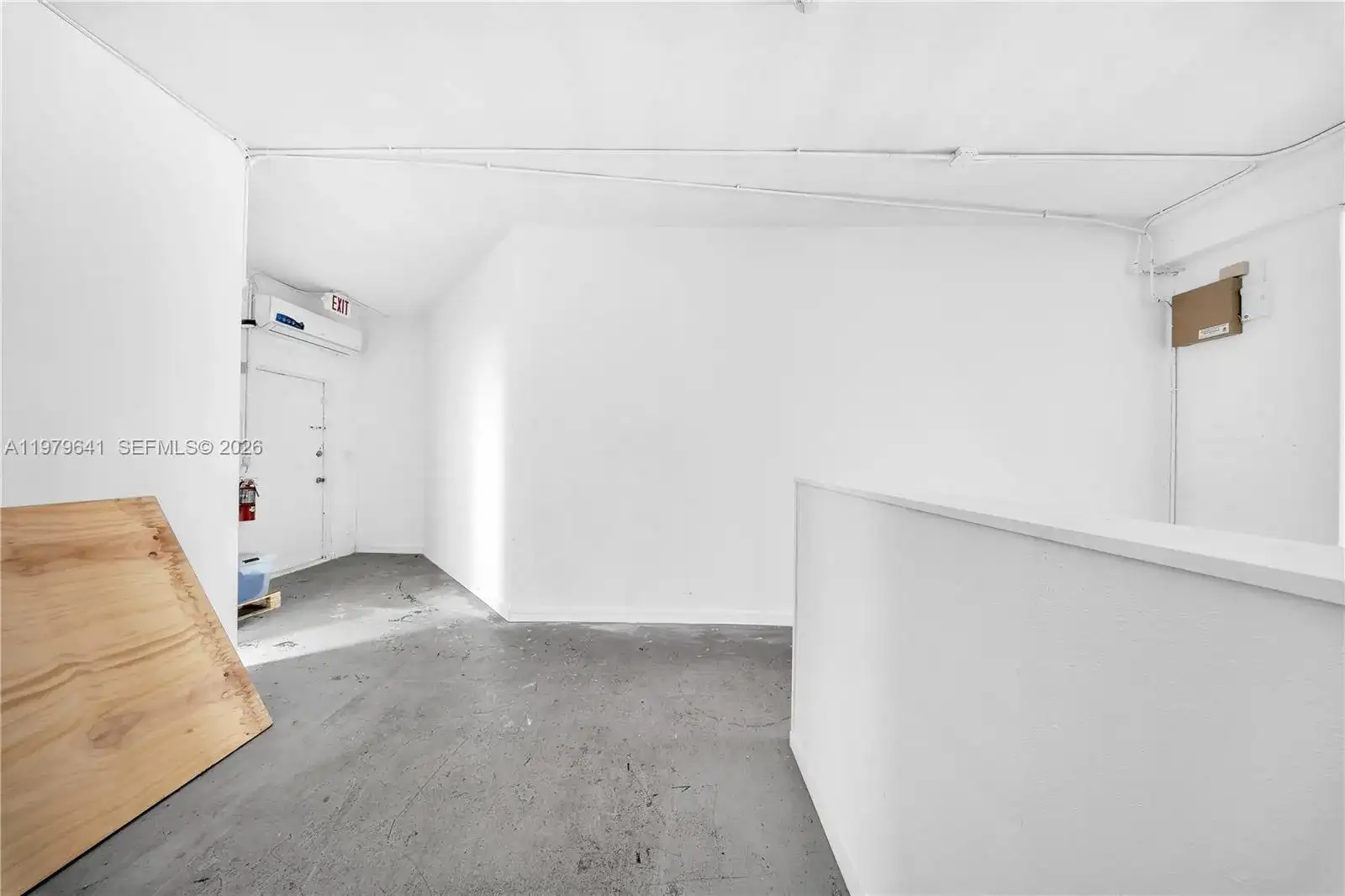18480 W Dixie Hwy, North Miami Beach FL 33160 photo 2