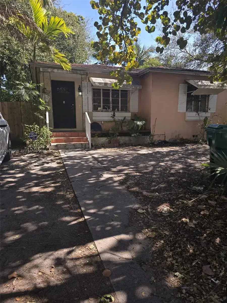 951 NW 37th Ave, Miami FL 33125 photo 4