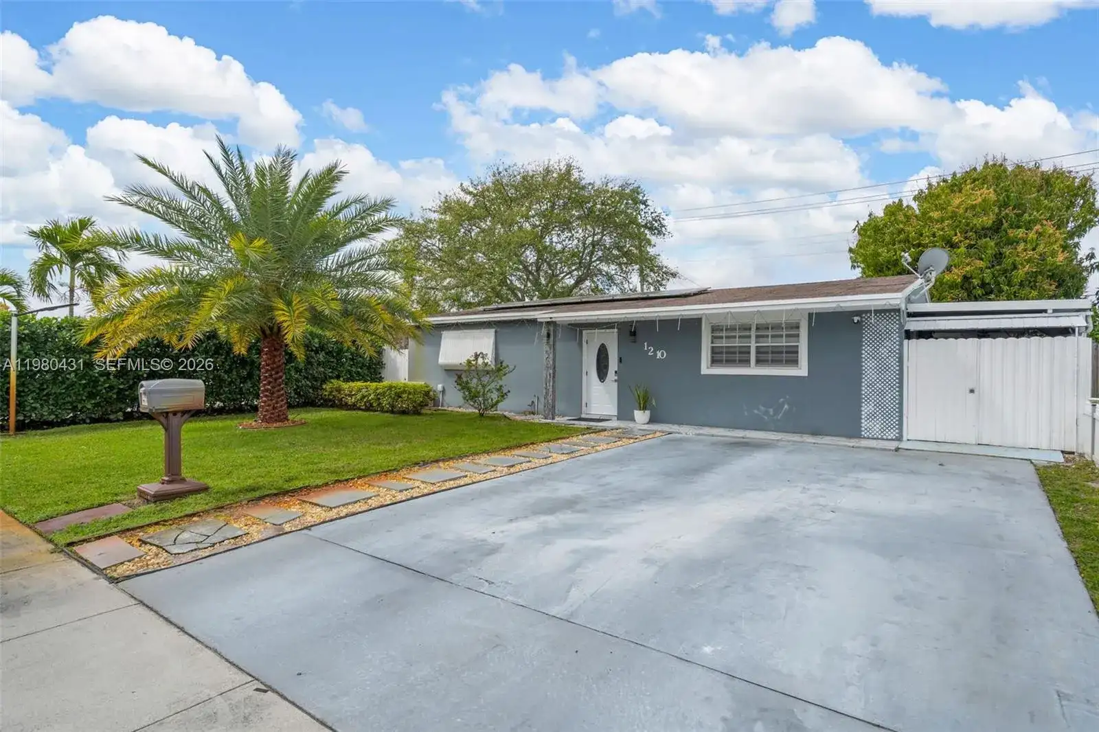 1210 N 71st Ave, Hollywood FL 33024 photo 2