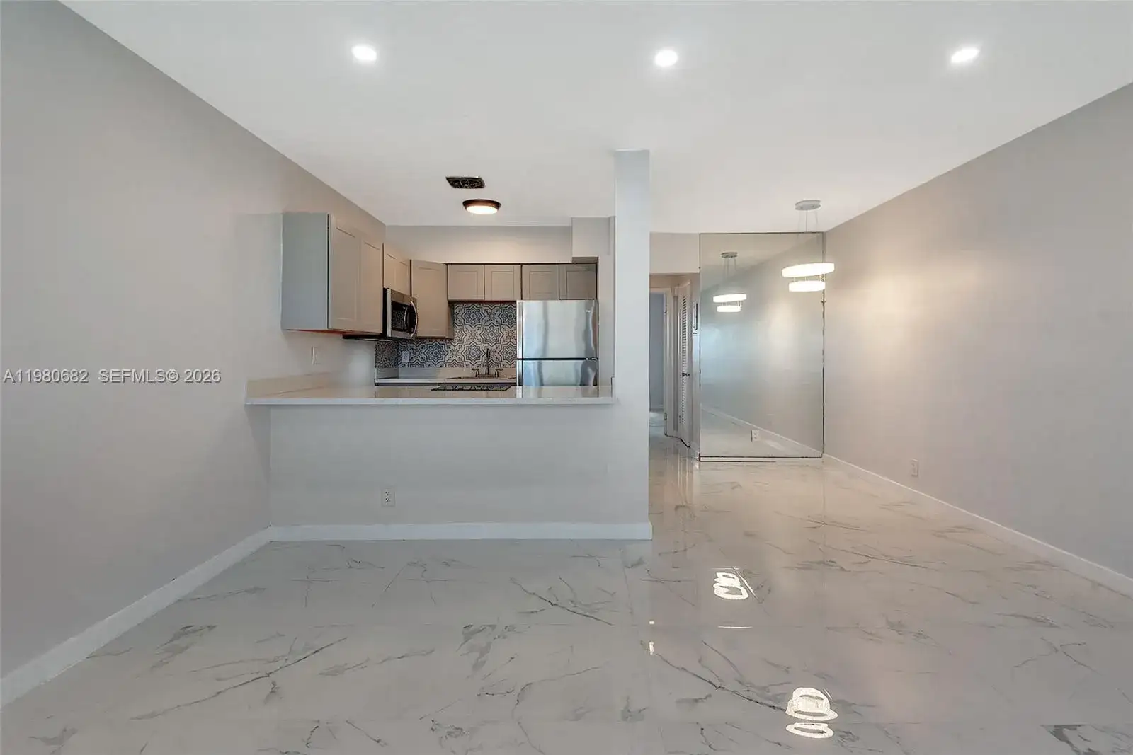 820 SW 11th Ave # 14B, Hallandale Beach FL 33009 photo 3