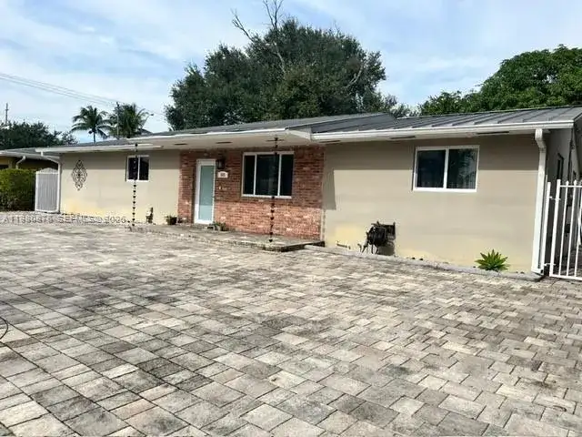 685 W 77th St, Hialeah FL 33014 photo 2