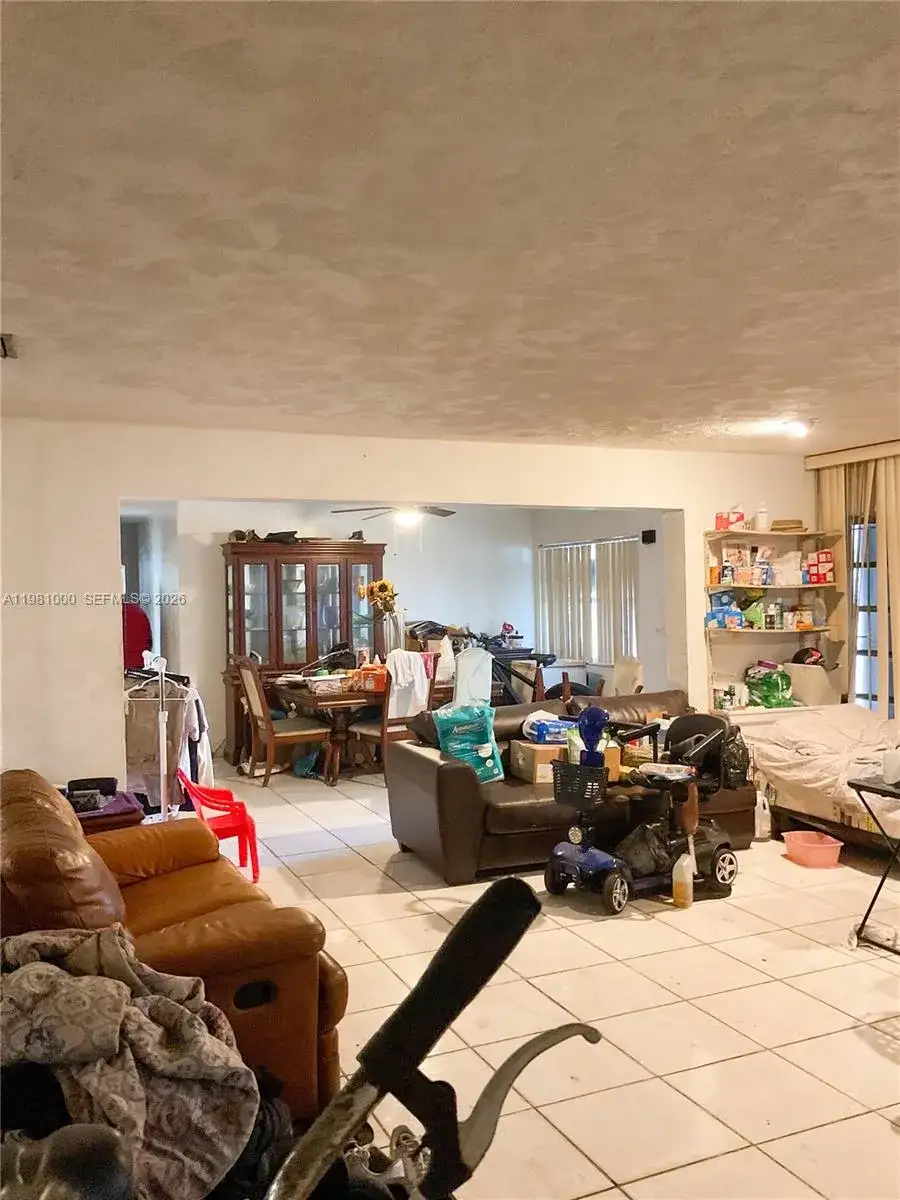 2515 SW 44th Ave, West Park FL 33023 photo 3
