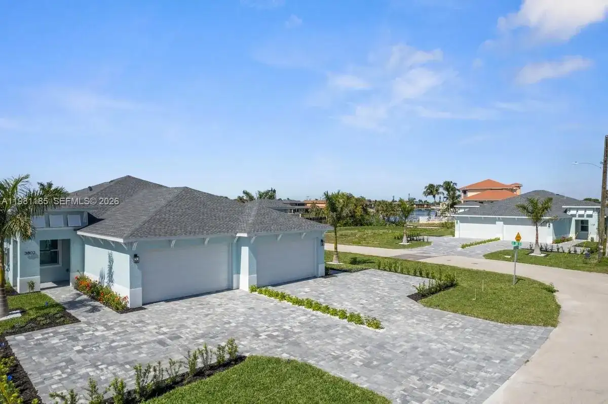 1107 SE 38 ST, Cape Coral FL 33904 photo 2