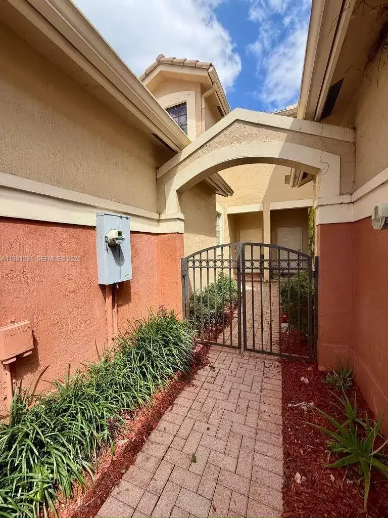 3813 Tree Top Dr, Weston FL 33332 photo 3