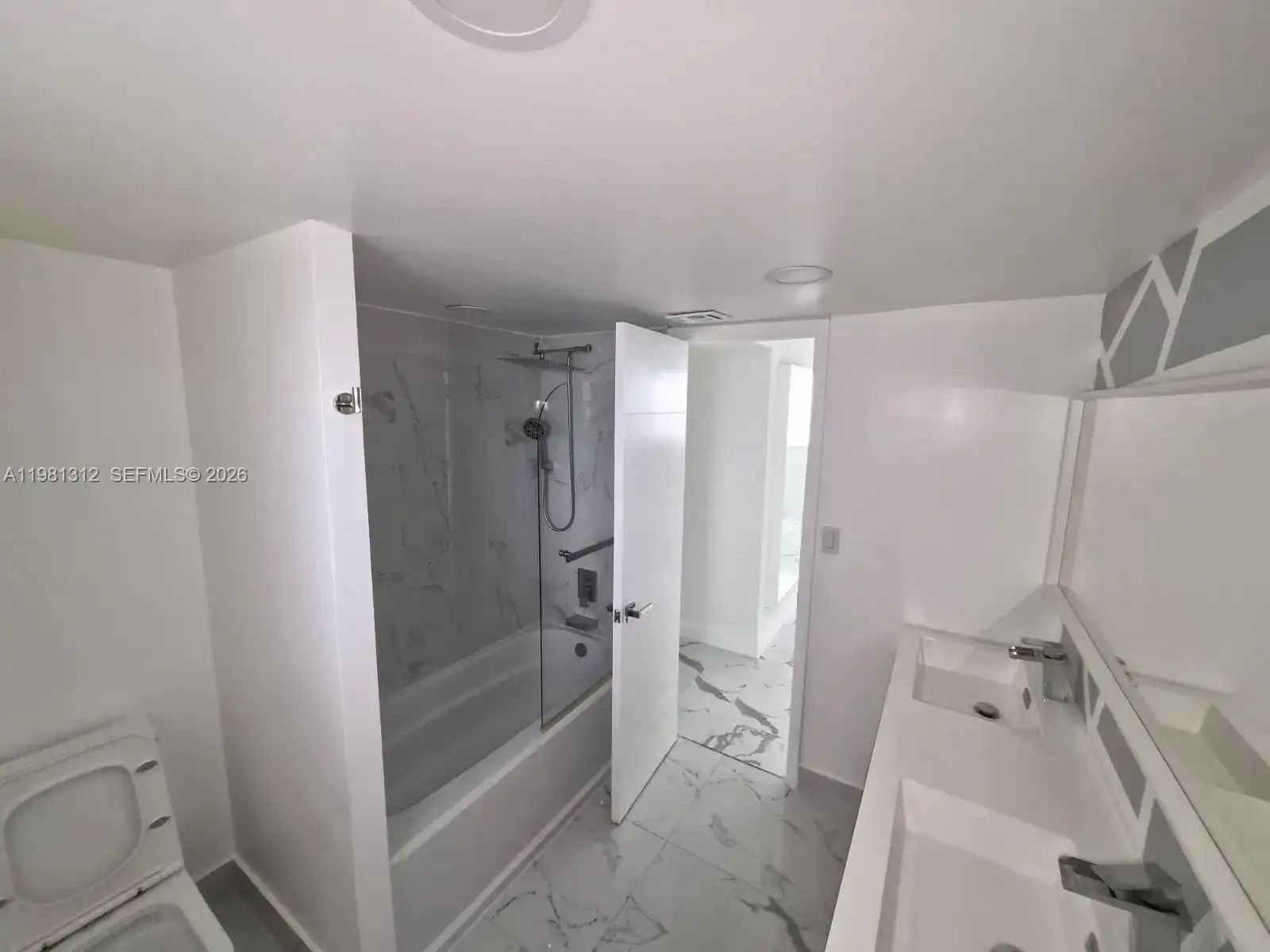 16410 Miami Dr # 304, North Miami Beach FL 33162 photo 4