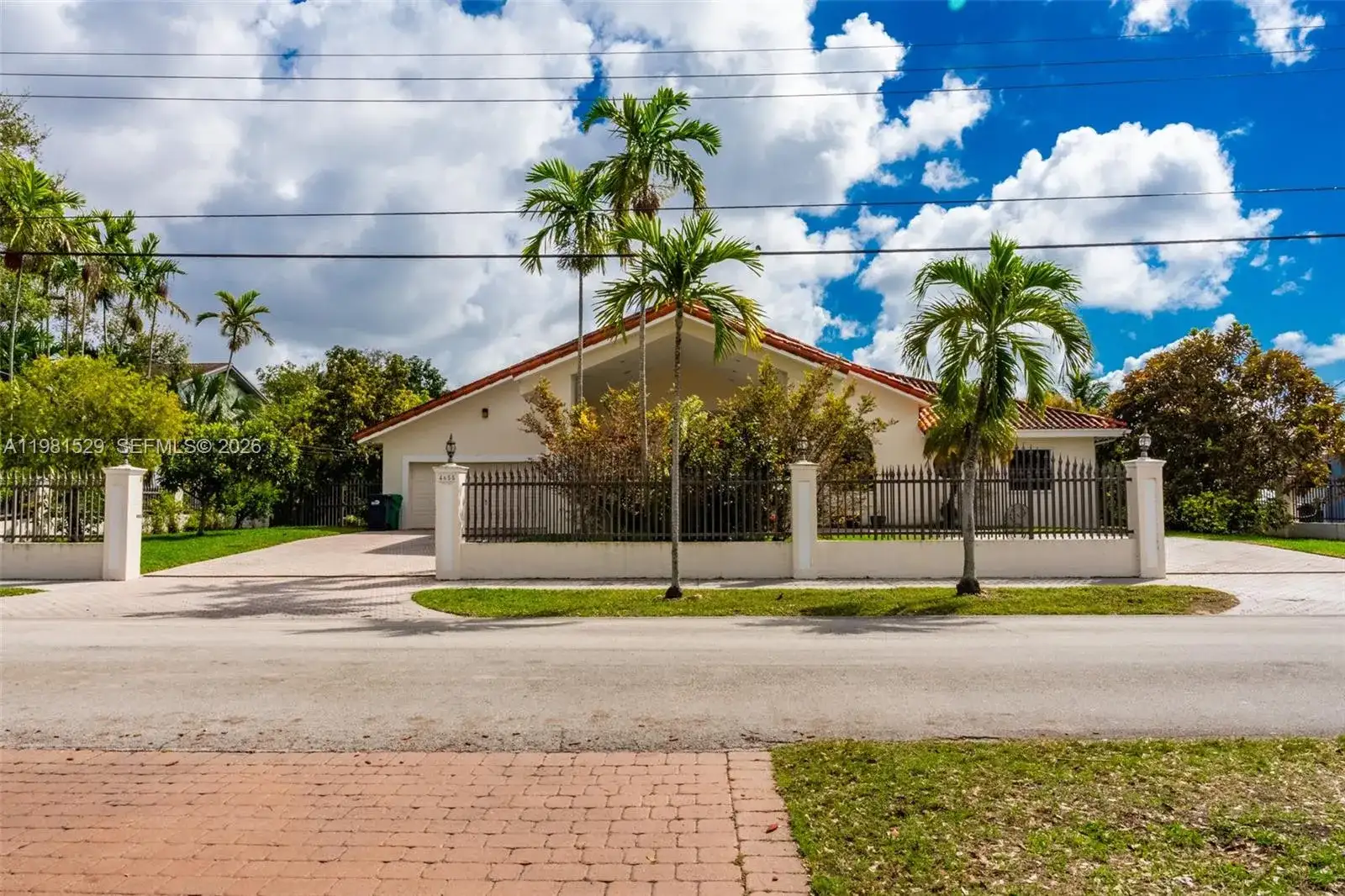 4655 SW 89th Ave, Miami FL 33165 photo 2