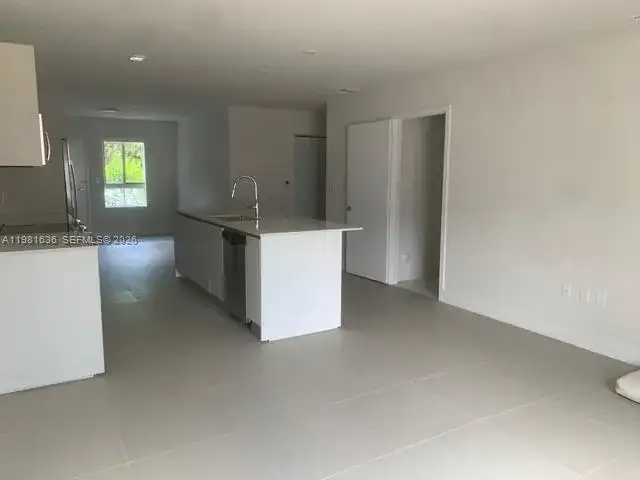2555 NE 193rd St # 2108, Miami FL 33180 photo 4