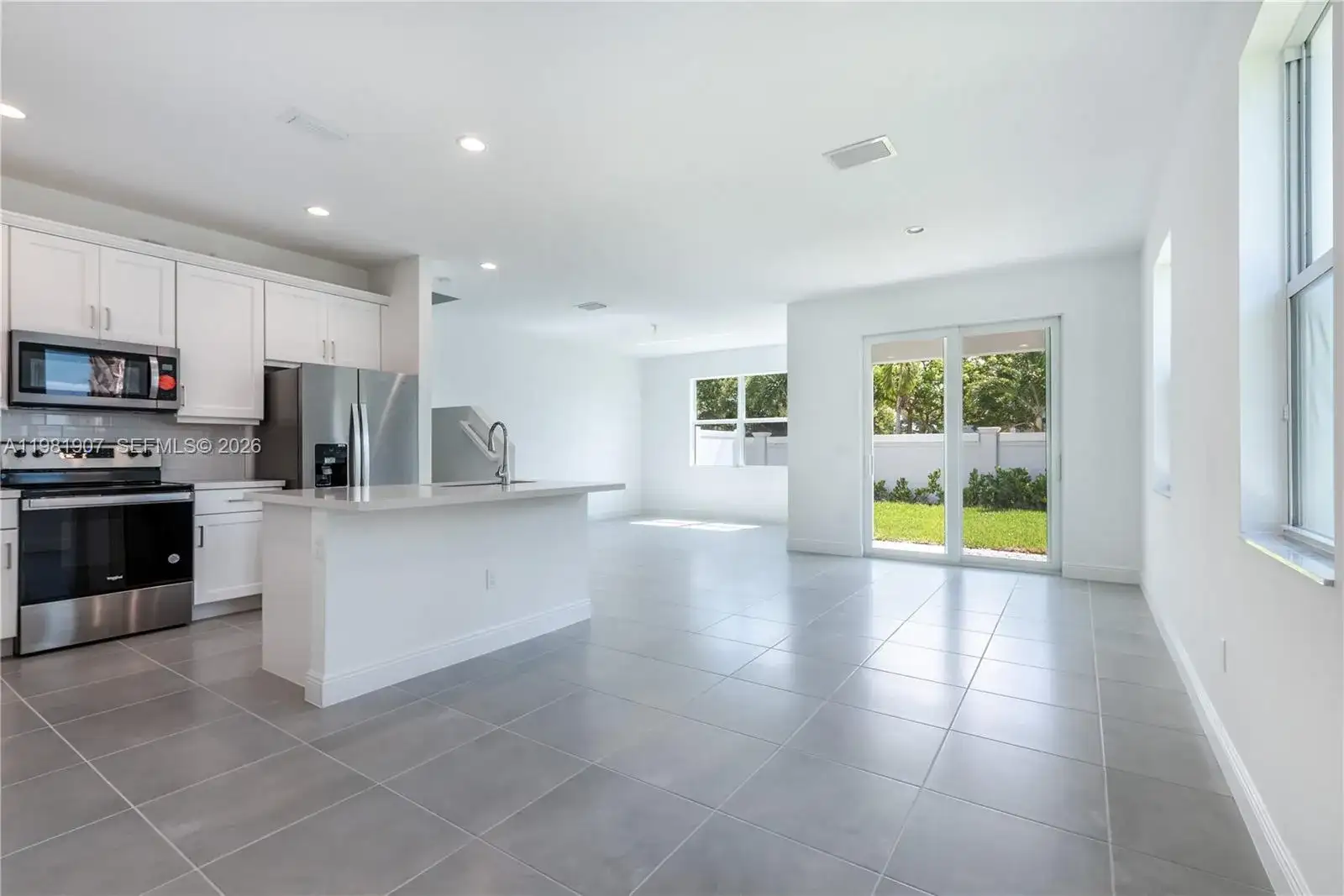 542 Parsons Way, Deerfield Beach FL 33442 photo 2