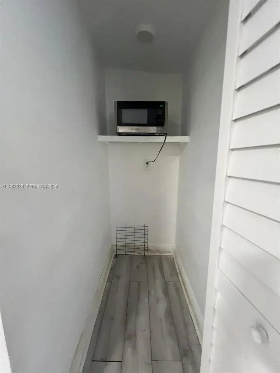 1053 NE 149th St, Miami FL 33161 photo 2