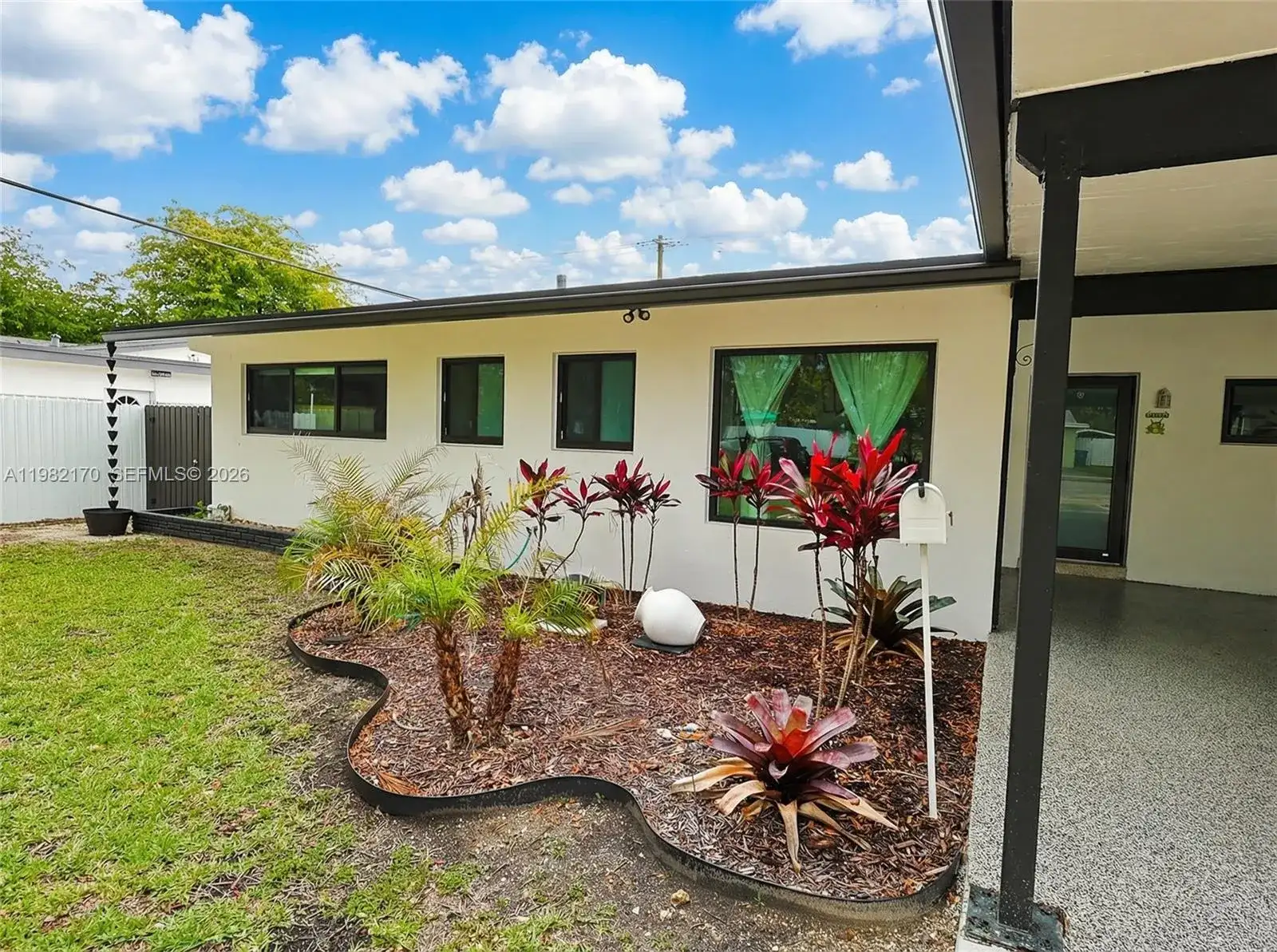 9460 Martinique Dr, Cutler Bay FL 33189 photo 4