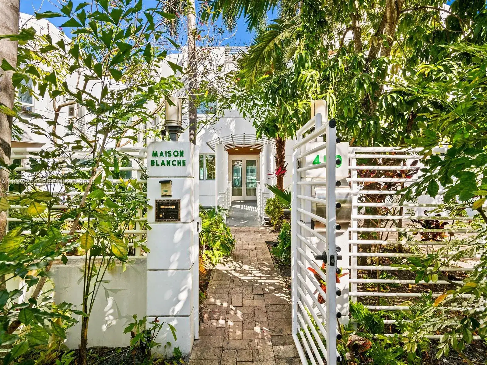450 Victoria Ter, Fort Lauderdale FL 33301 photo 2