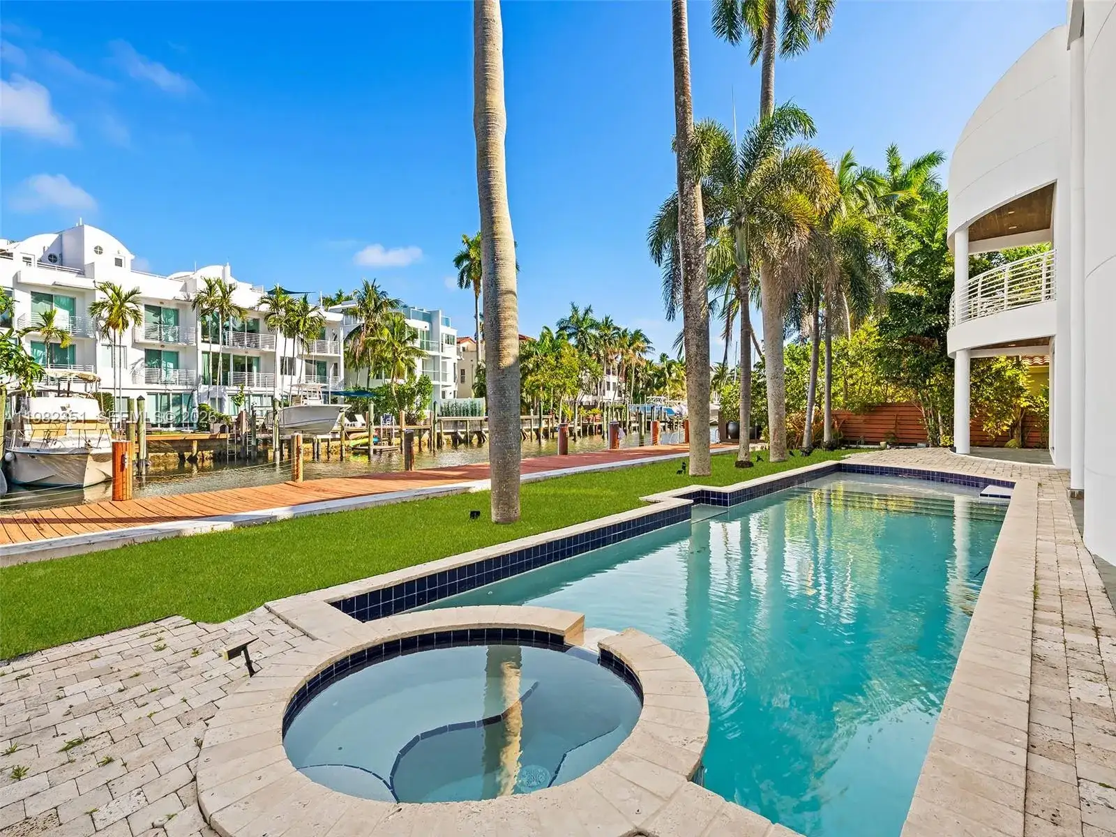 450 Victoria Ter, Fort Lauderdale FL 33301 photo 3