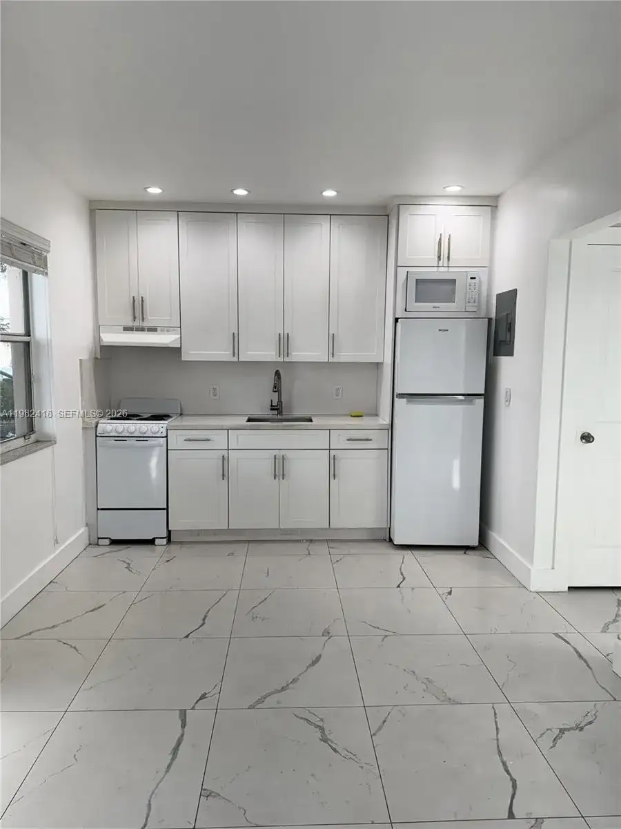 2142 NW 1st ST # 2142, Miami FL 33125 photo 3