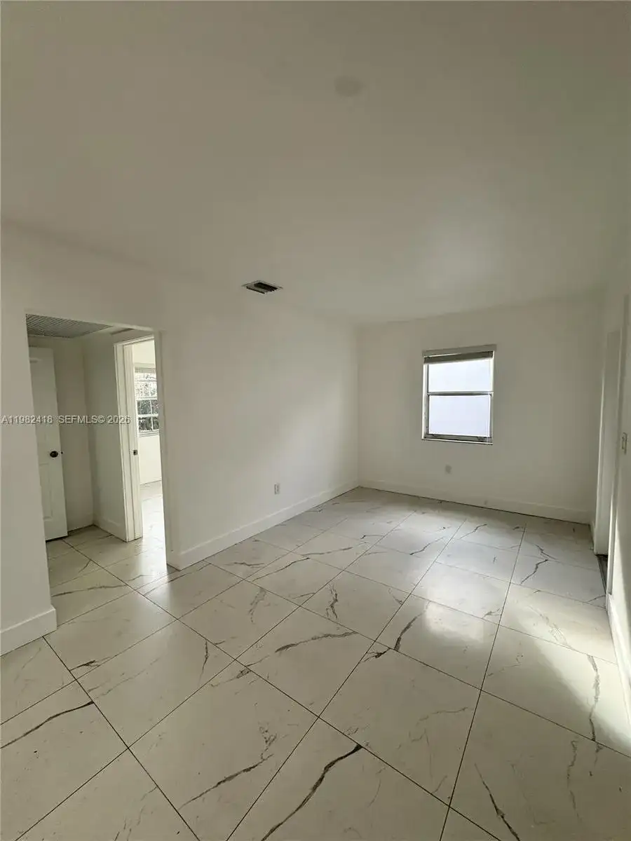 2142 NW 1st ST # 2142, Miami FL 33125 photo 4