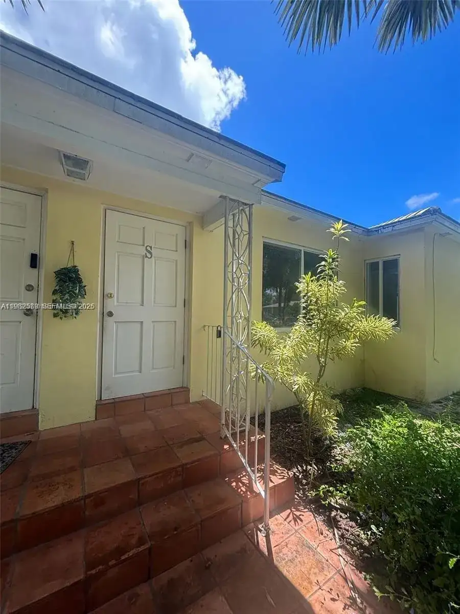 1015 NE 112th St, Biscayne Park FL 33161 photo 4