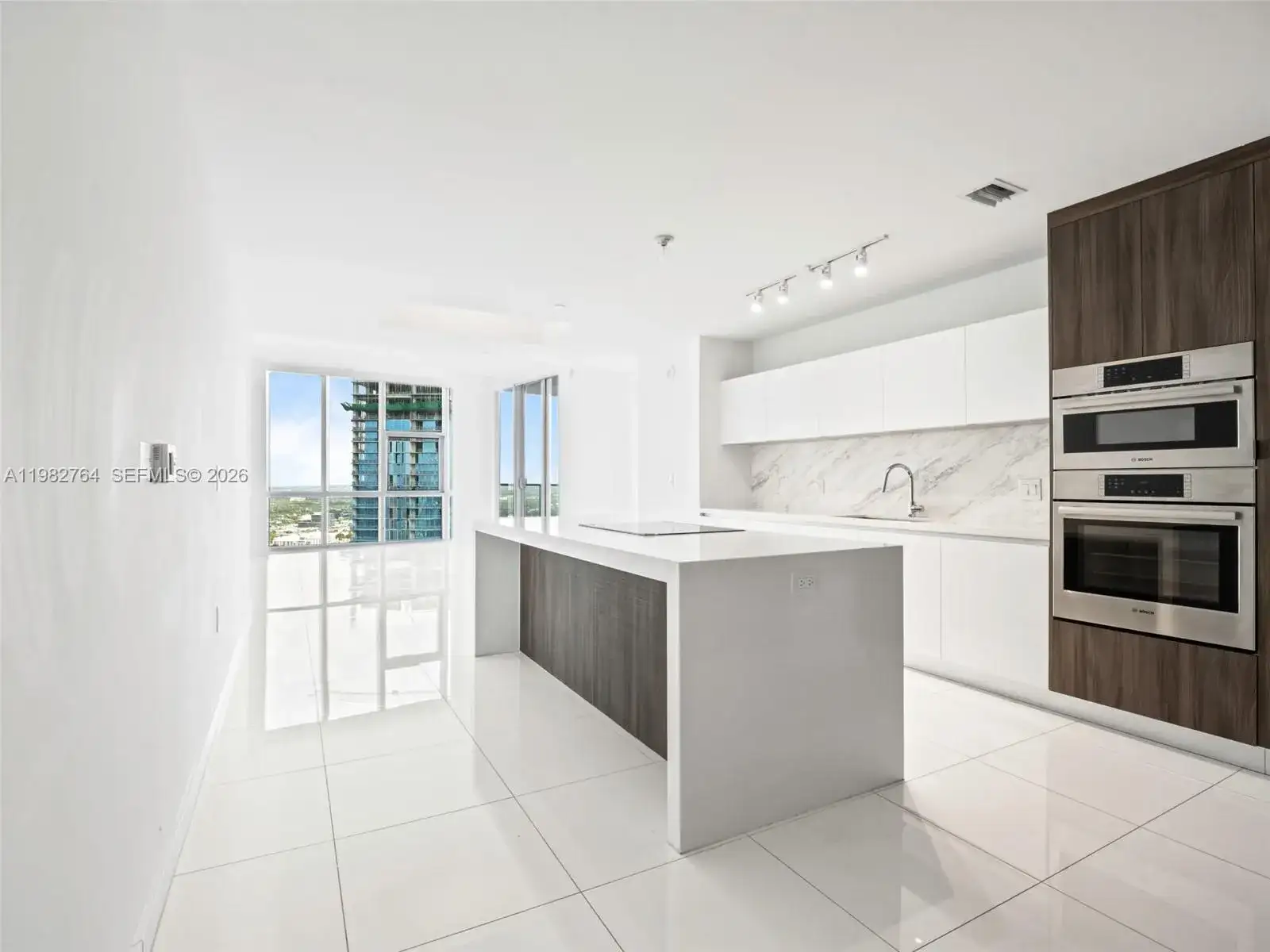 851 NE 1st Ave # 4801, Miami FL 33132 photo 2