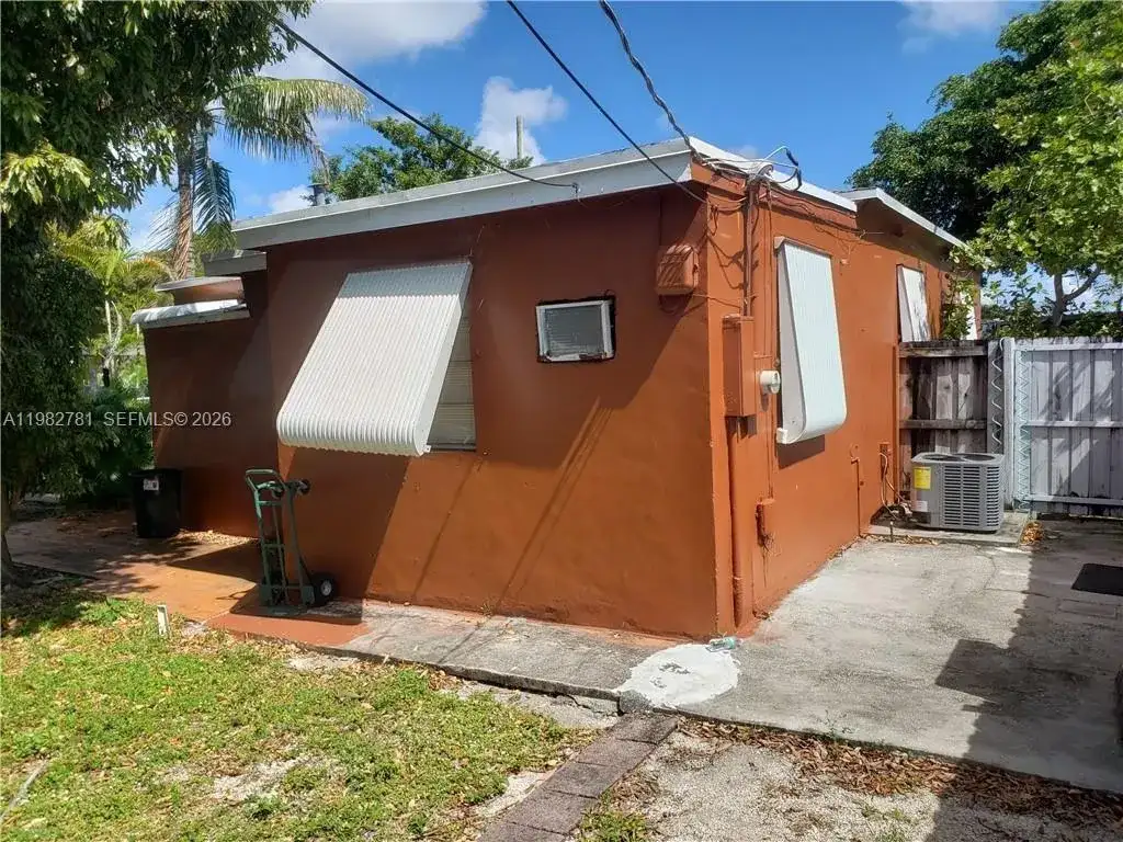 11970 NW 10th Ave, North Miami FL 33168 photo 4