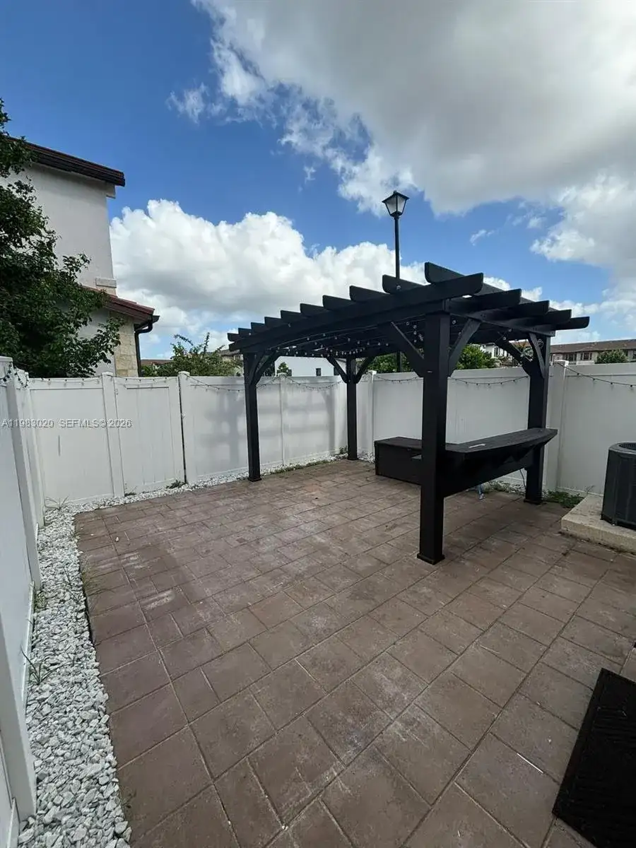 3337 W 105th Ter, Hialeah FL 33018 photo 2