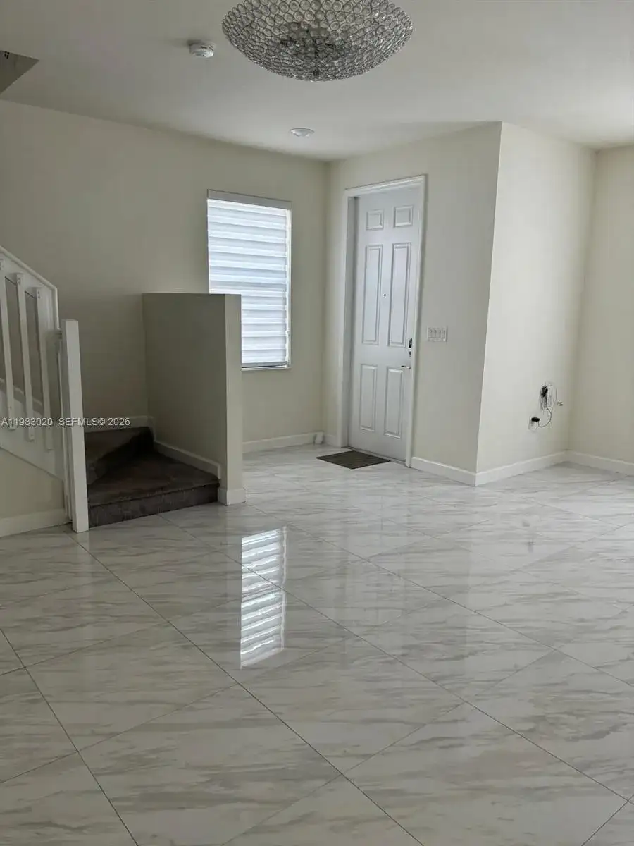 3337 W 105th Ter, Hialeah FL 33018 photo 4