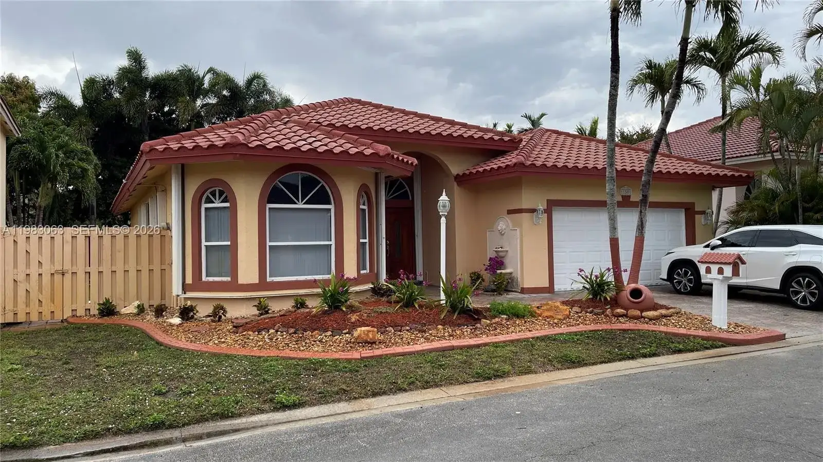 11581 SW 10th Ct, Pembroke Pines FL 33025 photo 3