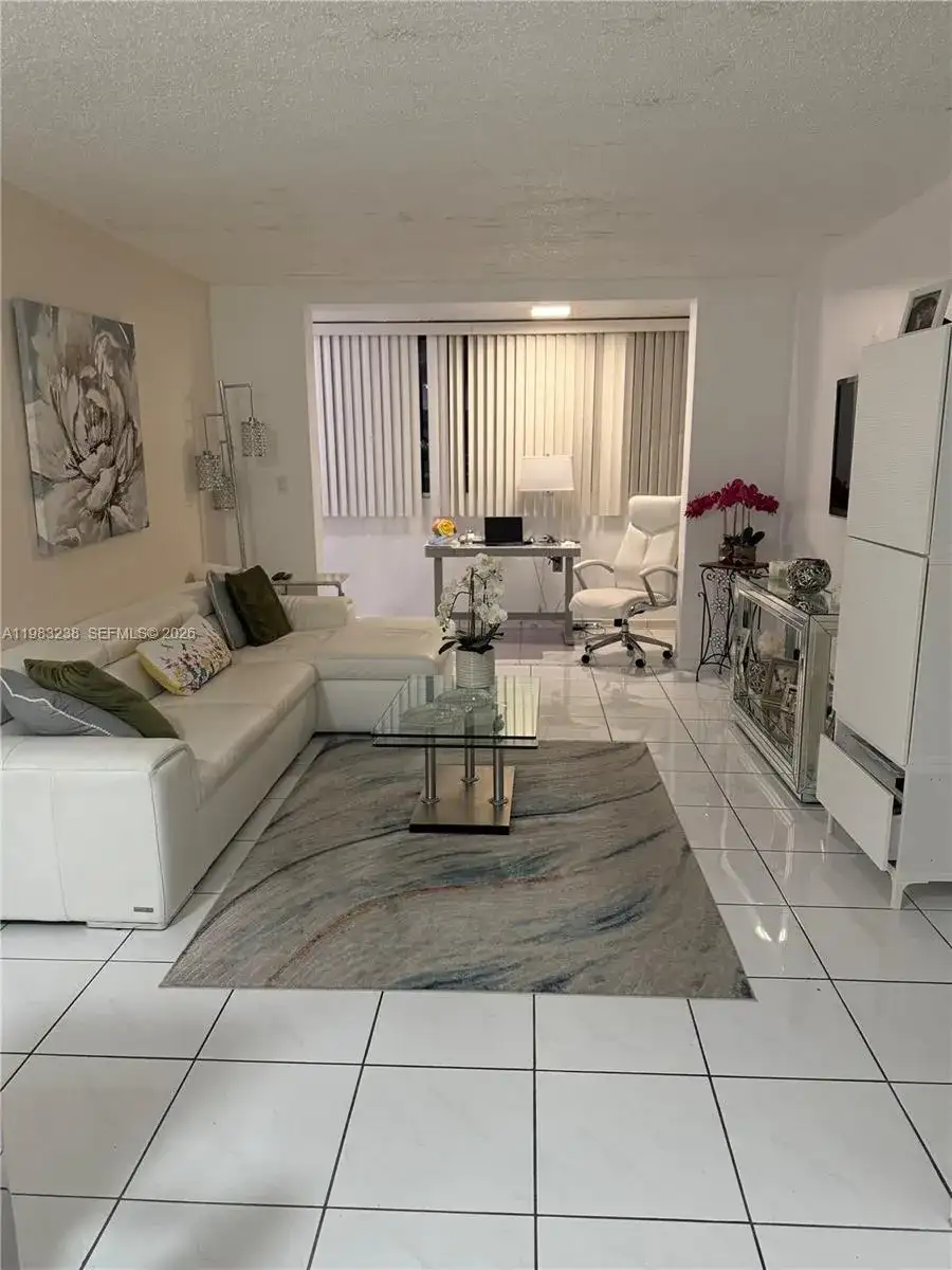 5033 NW 7th St # 312, Miami FL 33126 photo 4