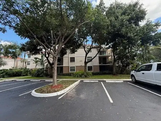 10161 W SUNRISE # 104, Plantation FL 33322 photo 2