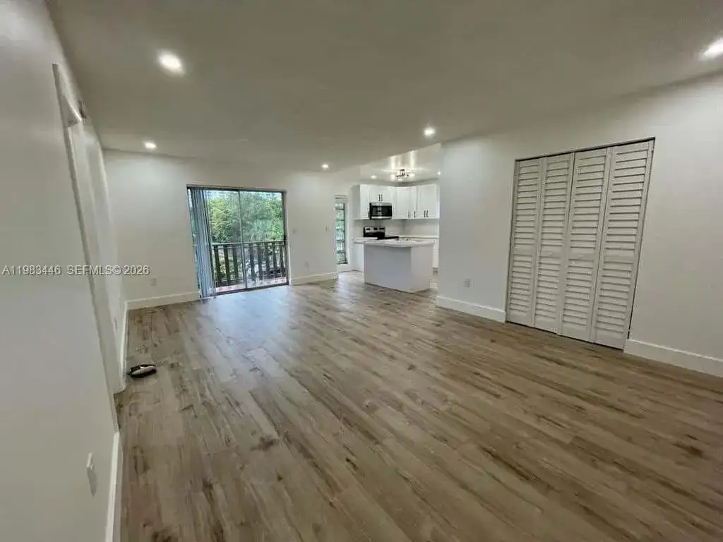 4725 NW 7th St # 3, Miami FL 33126 photo 2
