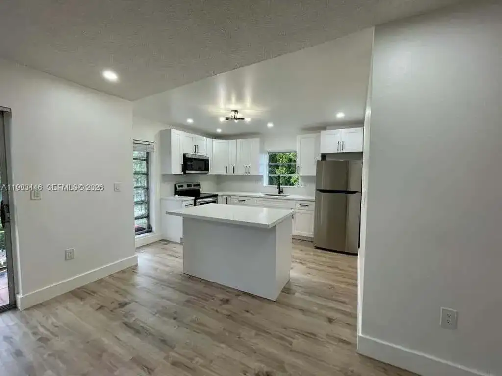 4725 NW 7th St # 3, Miami FL 33126 photo 4