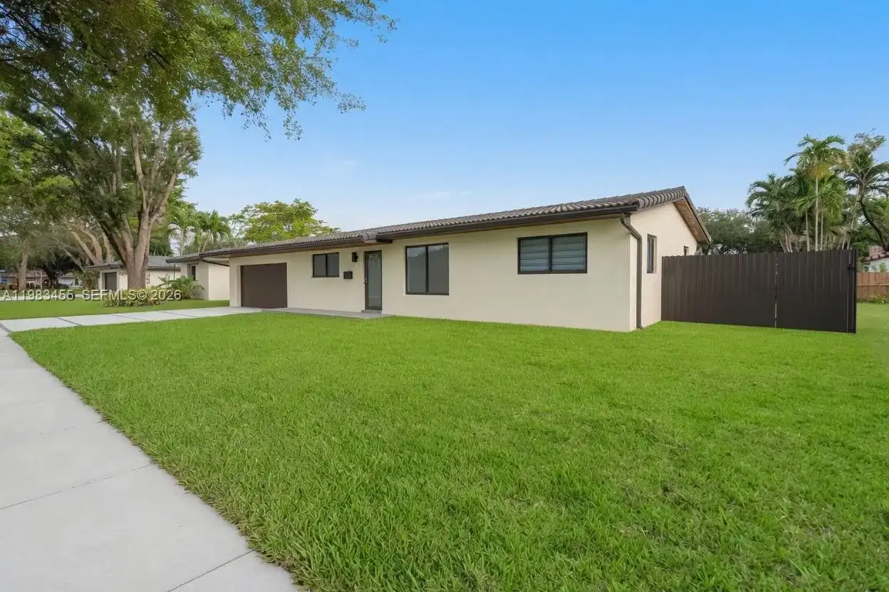 14515 Mahogany Ct, Miami Lakes FL 33014 photo 3