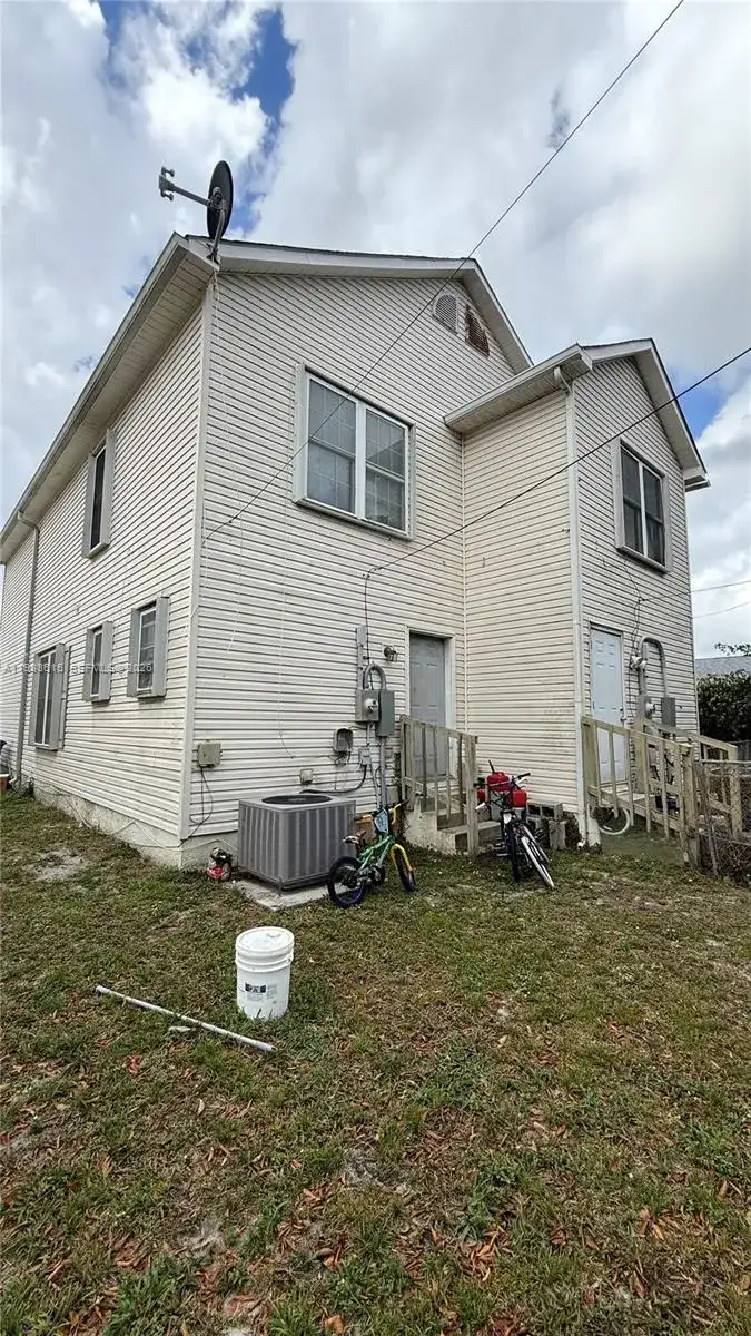 1738 SW 44th Ter, Fort Lauderdale FL 33317 photo 2