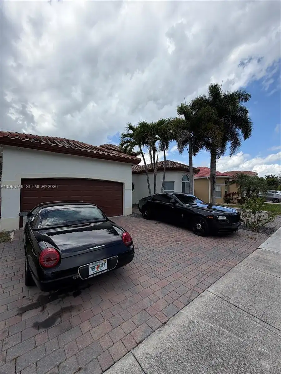 1860 SE 18th Ter, Homestead FL 33035 photo 4