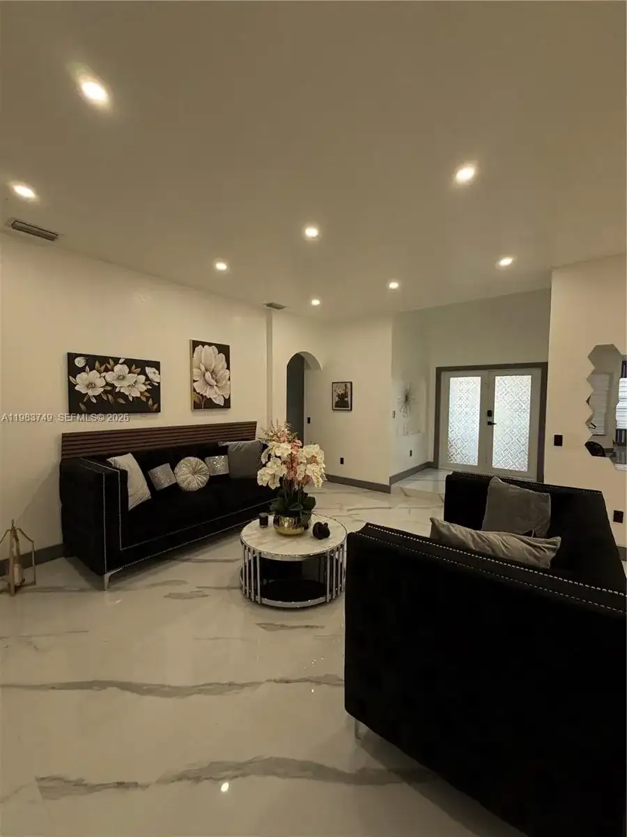 1860 SE 18th Ter, Homestead FL 33035 photo 5