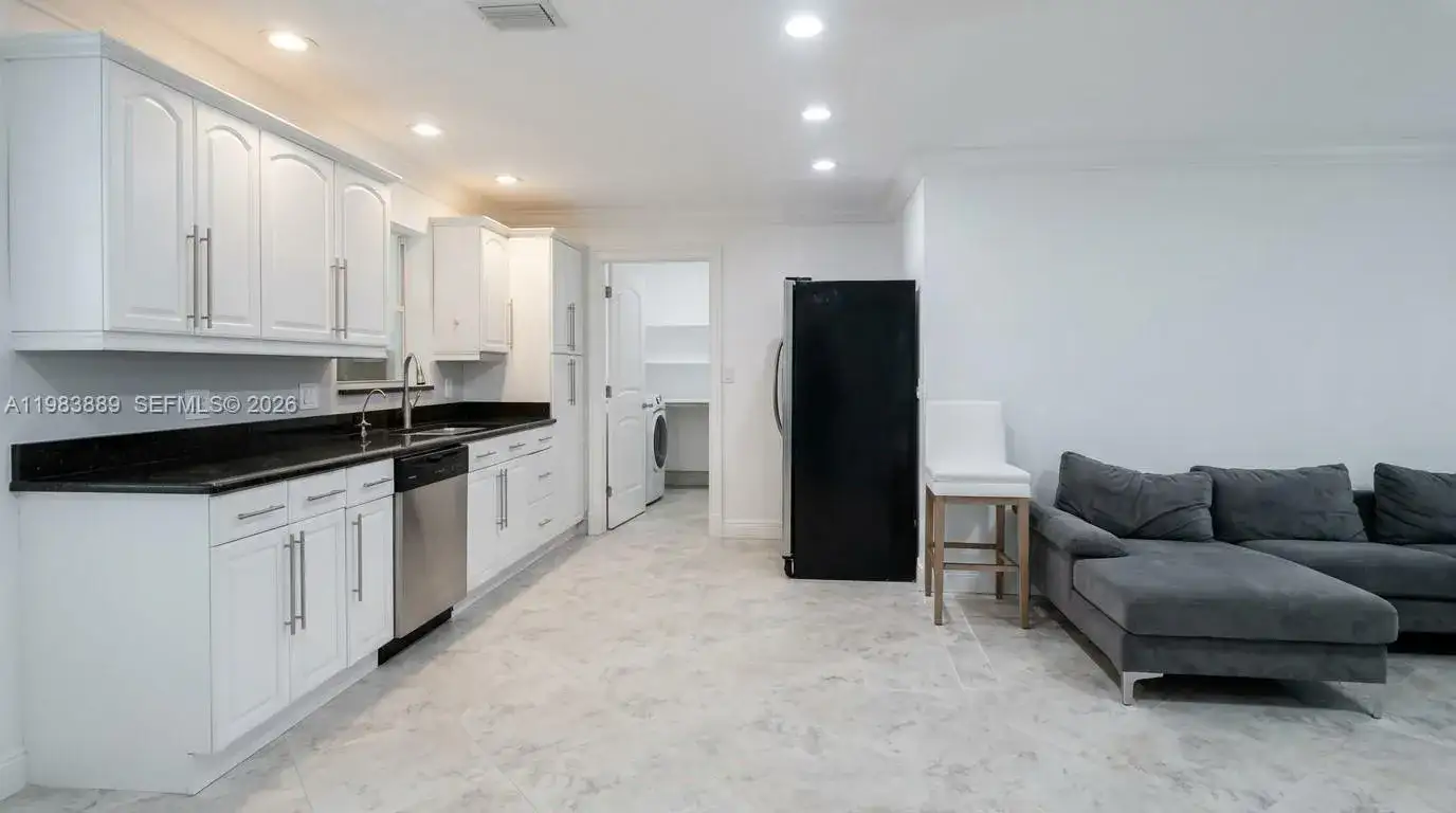 804 NE 2nd St, Hallandale Beach FL 33009 photo 3