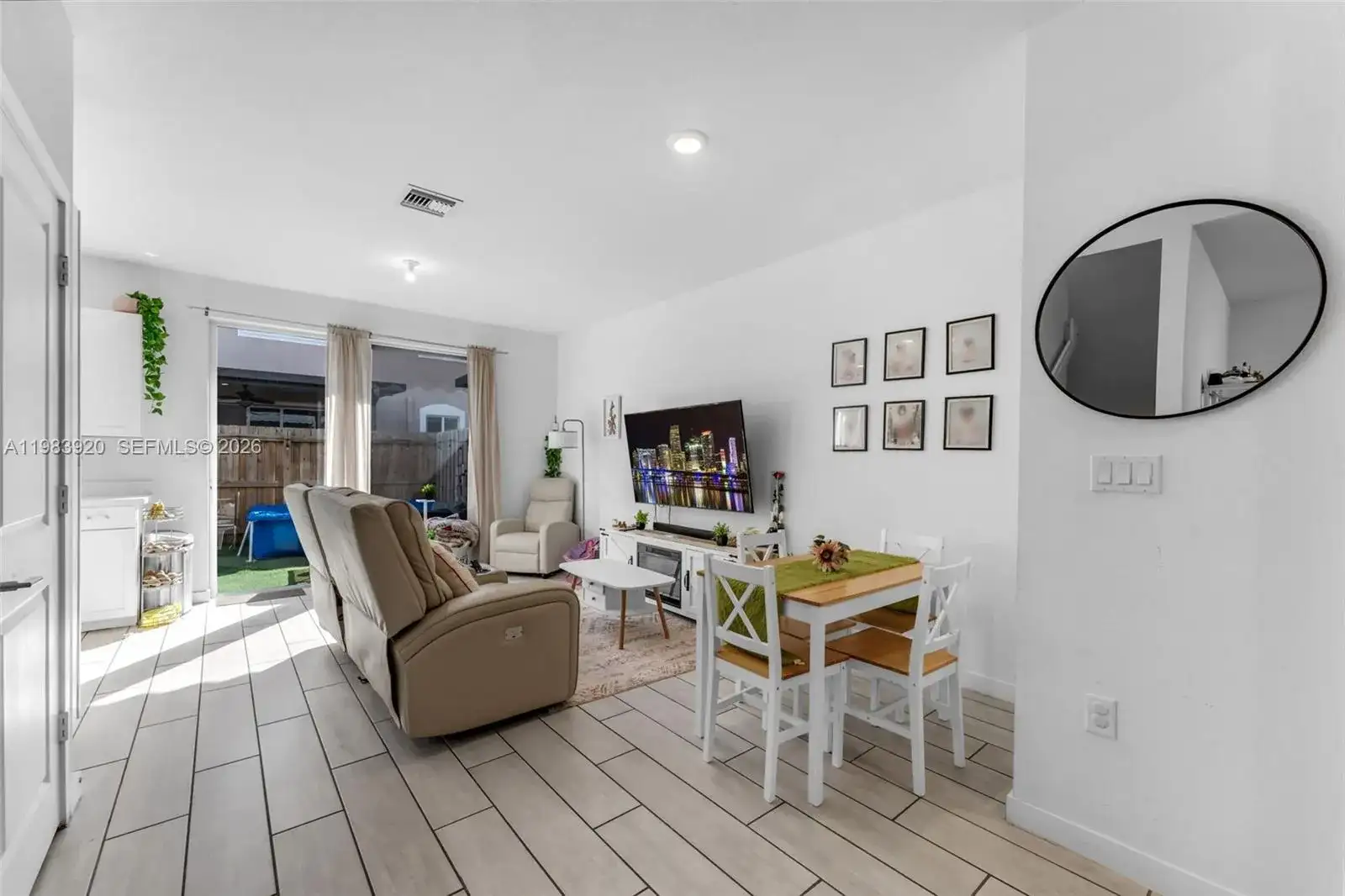 1056 SE 24th Ave, Homestead FL 33035 photo 3