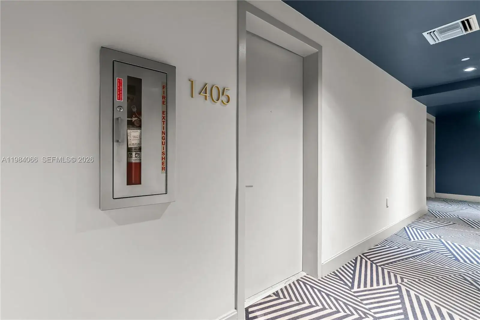 45 SW 9th St # 1405, Miami FL 33130 photo 3