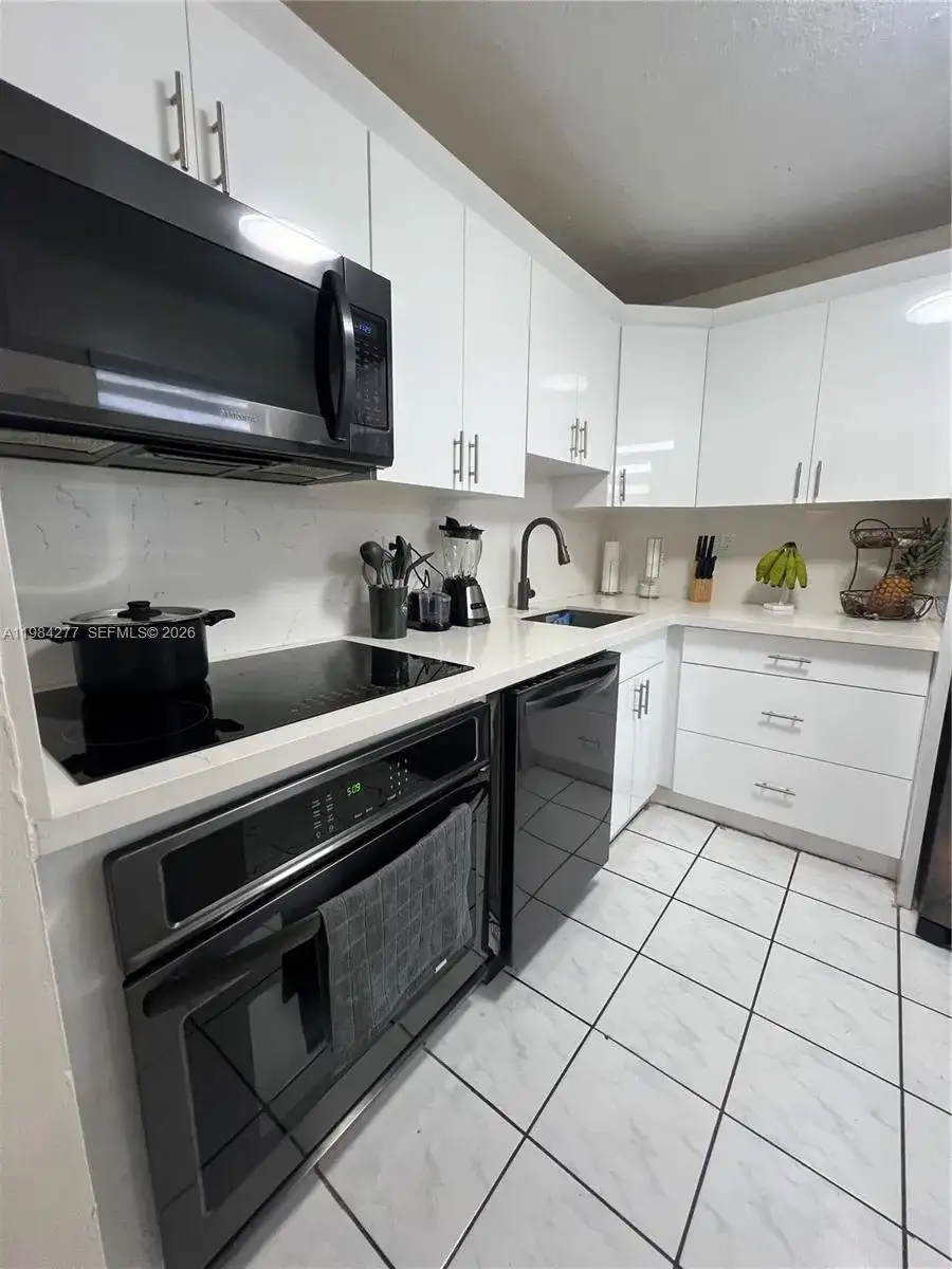 9440 Fontainebleau Blvd # 503, Miami FL 33172 photo 3