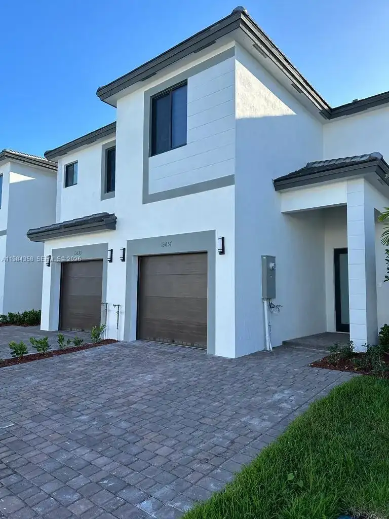 13637 SW 157th Pl, Miami FL 33196 photo 2