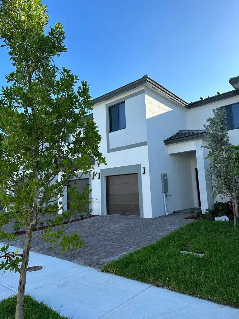13637 SW 157th Pl, Miami FL 33196 photo 4