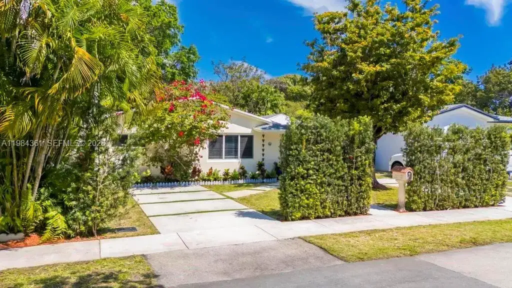 222 SW 7th St, Dania Beach FL 33004 photo 2