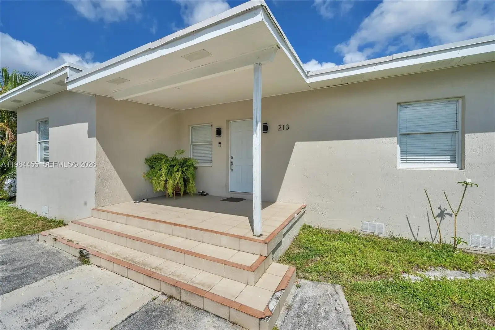 213 W 20th St, Hialeah FL 33010 photo 2