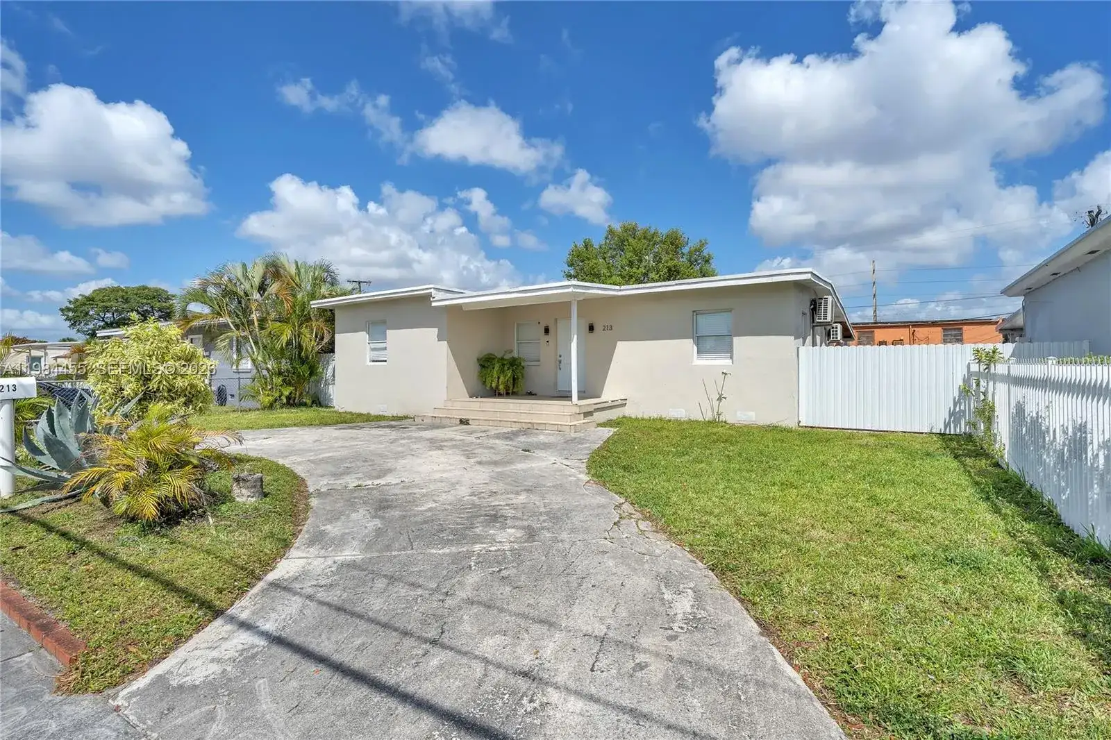 213 W 20th St, Hialeah FL 33010 photo 4