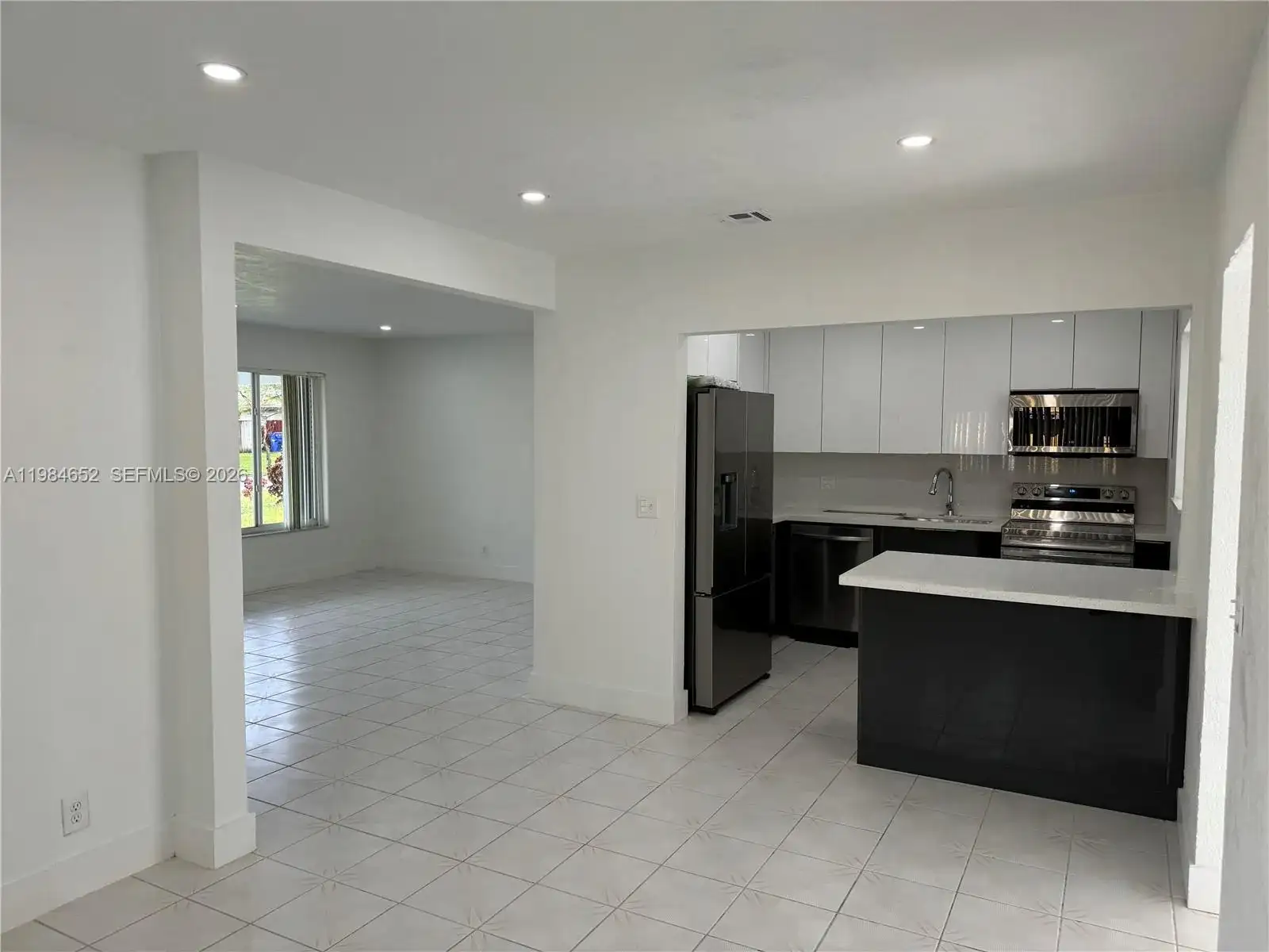 2400 N 57th Way, Hollywood FL 33021 photo 4