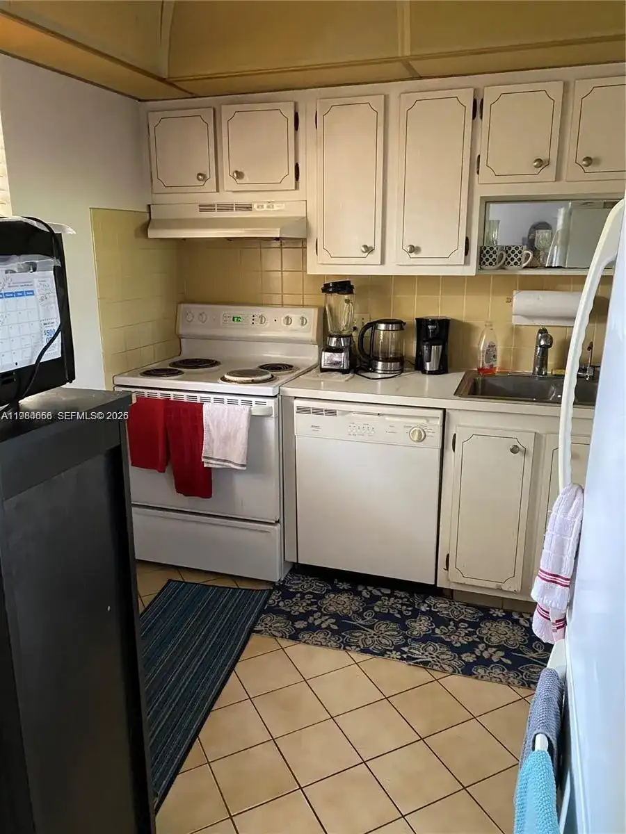 1035 Country Club Dr # 104, Margate FL 33063 photo 3