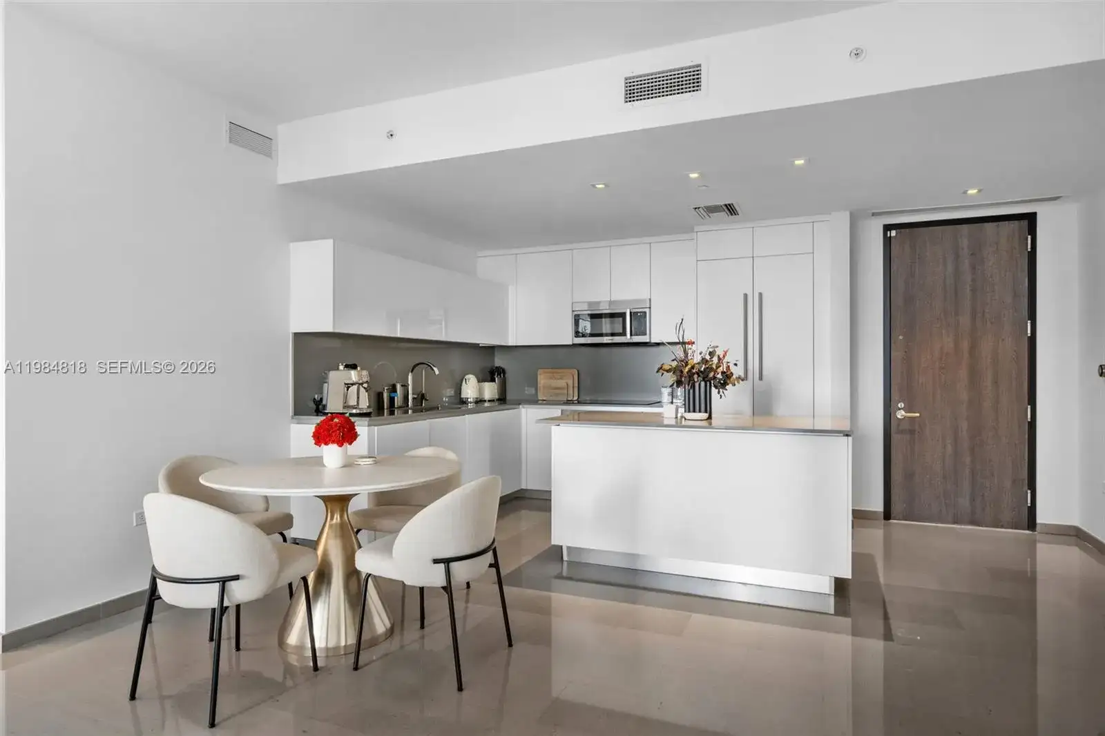 88 SW 7th St # 809, Miami FL 33130 photo 3