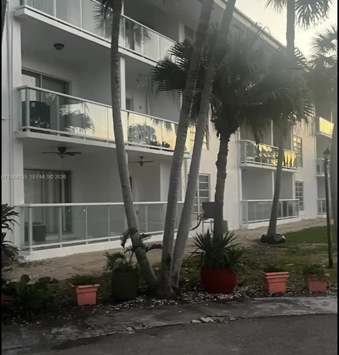 1600 NE 114th St # 104, North Miami Beach FL 33181 photo 2