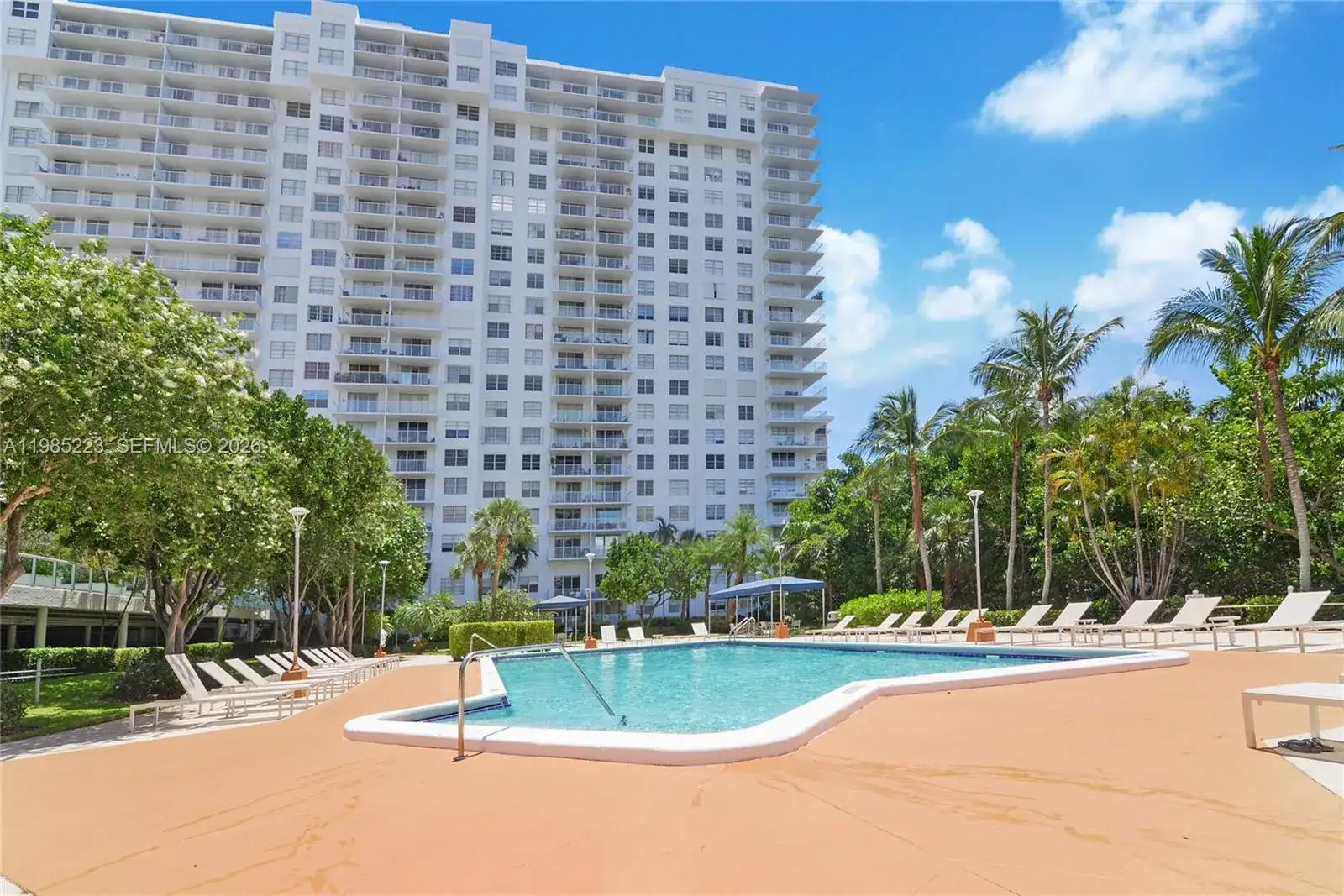 2801 NE 183rd St # 912W, Aventura FL 33160 photo 2