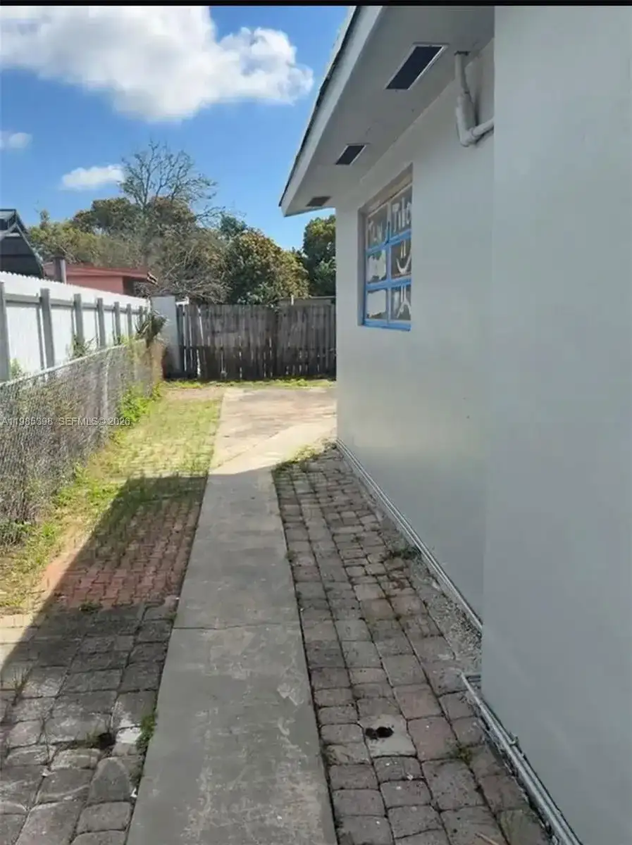 1637 NW 31st Ave, Miami FL 33125 photo 3