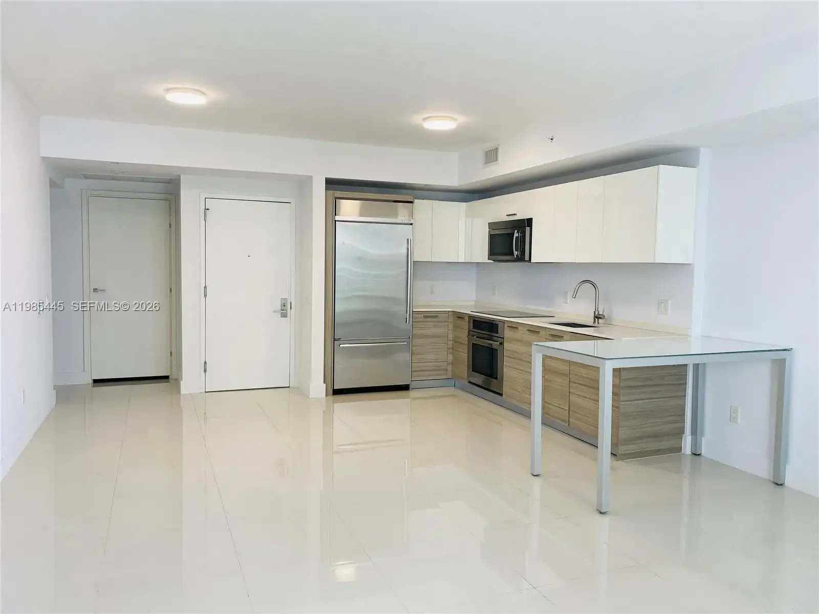 1300 Brickell Bay Dr # 1903, Miami FL 33131 photo 2