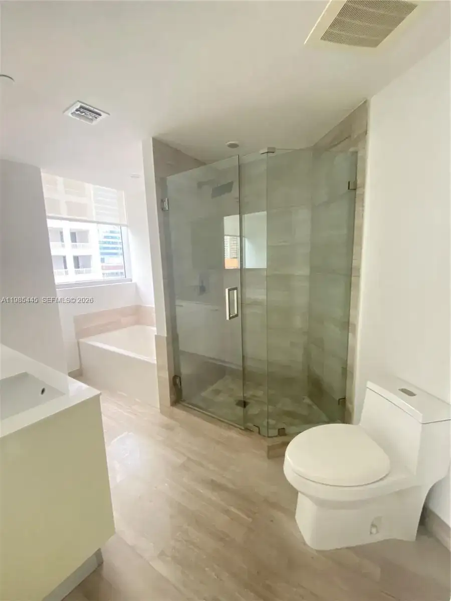 1300 Brickell Bay Dr # 1903, Miami FL 33131 photo 4