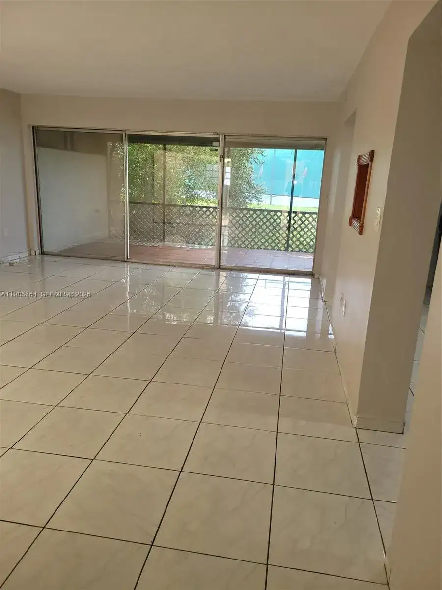 14389 Kendale Lakes Cir # 14389, Miami FL 33183 photo 2